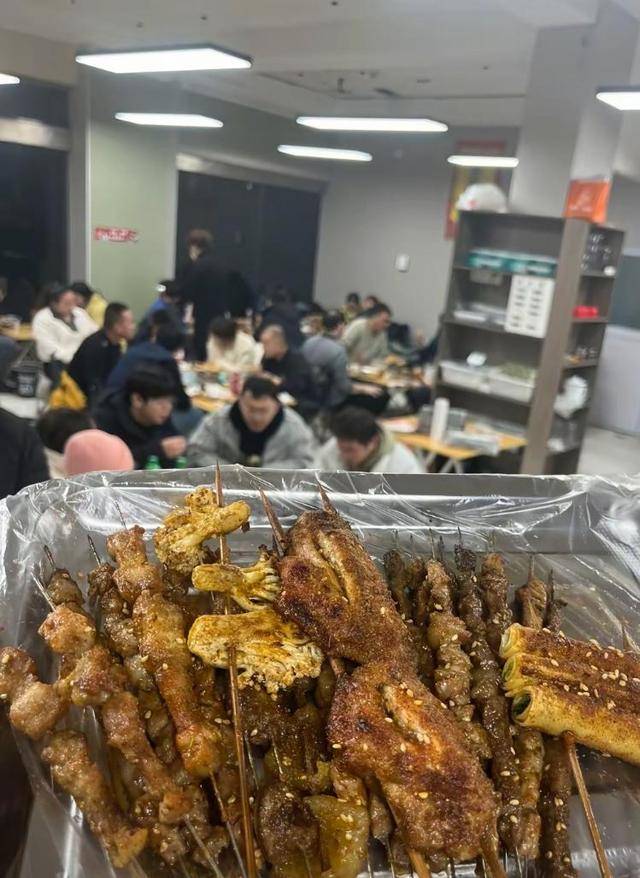 常州一烧烤店花10万赞助苏超<strong></p>
<p>BITOP</strong>，因系唯一个体赞助商爆火，附近商户：之前生意一直好