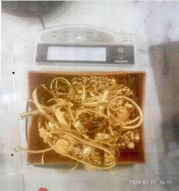 小树林里接头<strong></p>
<p>币安币</strong>，一天背走2000多万元黄金！上海两人被判刑