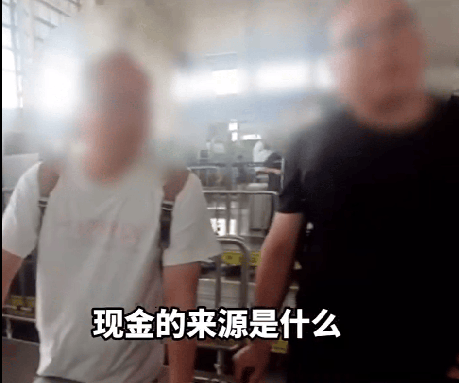 2名男子拖着大型行李箱过安检<strong></p>
<p>艾达币</strong>，被发现装有400万元现金，结局令人舒适
