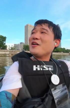 长沙男子突发奇想划船下班<strong></p>
<p>比特现金</strong>，25分钟车程划了3小时，当事人：手累腿麻，不会有下次