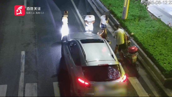 行人在斑马线上被SUV撞倒卷入车底<strong></p>
<p>币安币交易</strong>，司机：我以为他们会让我……