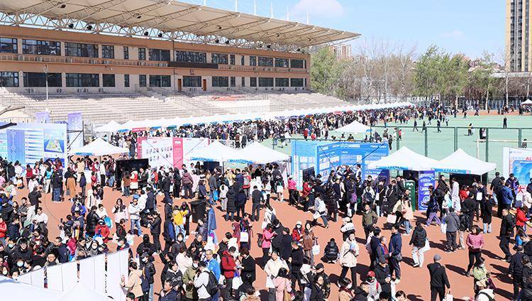 不少大学校园成“打卡地”<strong></p>
<p>币安币交易</strong>，高校如何界定“开放度”？