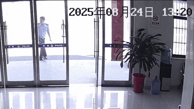 安徽一钓鱼佬钓到一条1米长20斤的“大鱼”<strong></p>
<p>BCH交易</strong>，赶紧送到派出所，民警：放生！