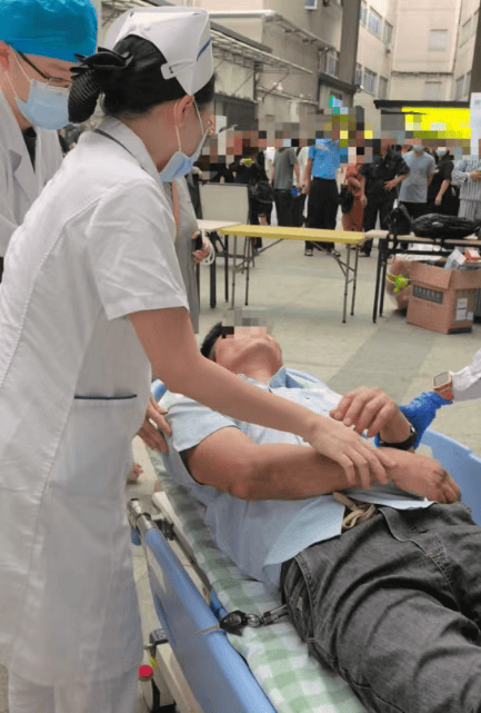 东莞一男子陪同家人就诊时突然倒地<strong></p>
<p>BCH交易</strong>，护士“火眼金睛”抢回生机