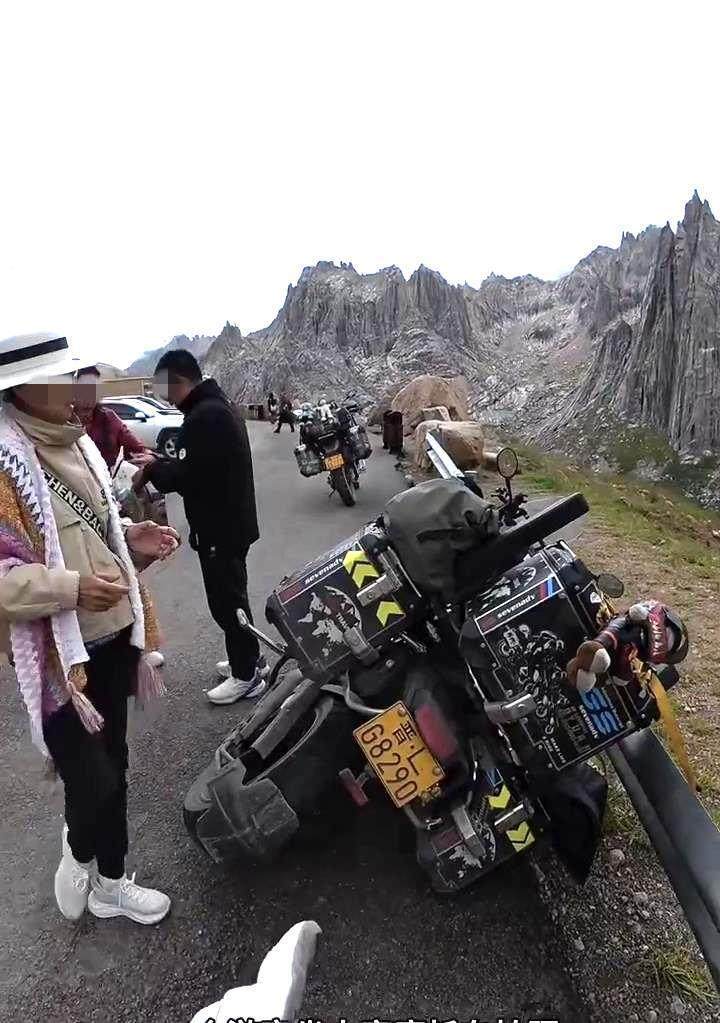 大妈私坐20万元摩托致车侧翻<strong></p>
<p>比特现金交易</strong>，赔1000元拉黑车主，4S店：修好约2万元