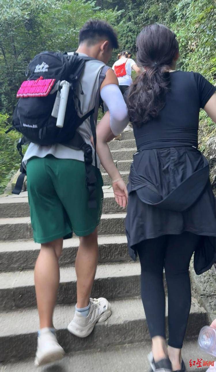 揭秘峨眉山陪爬团队：已陪爬千名游客九成为女性<strong></p>
<p>比特现金交易</strong>，不会主动拉背扛抱，主要保障安全