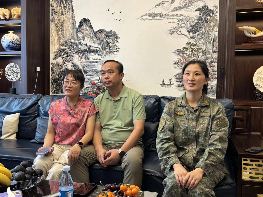 抗战胜利80周年大阅兵民兵方阵<strong></p>
<p>比特币交易</strong>，有两名女生来自无锡地区