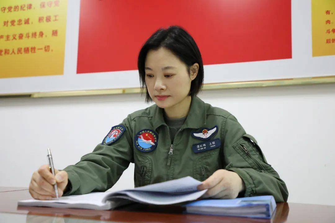 阅兵最帅女机长<strong></p>
<p>比特币交易</strong>，是她！