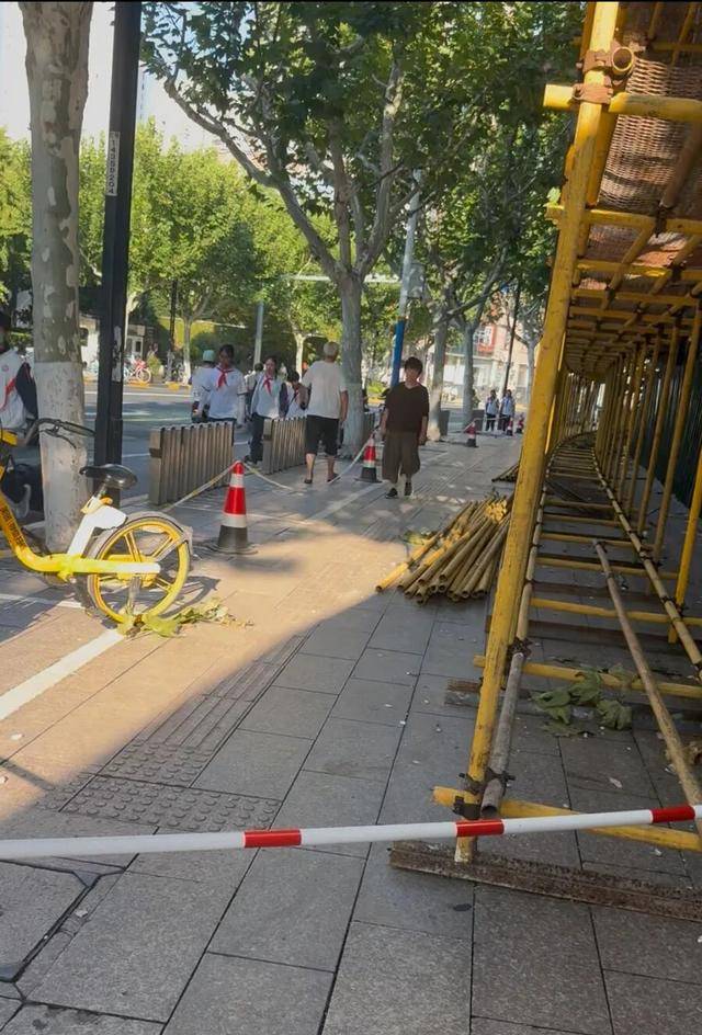 事发上海校门口！学生上学像闯关：夹缝中慢慢腾挪<strong></p>
<p>火币交易所</strong>，与非机动车迎面对冲…家长担忧：何时是头