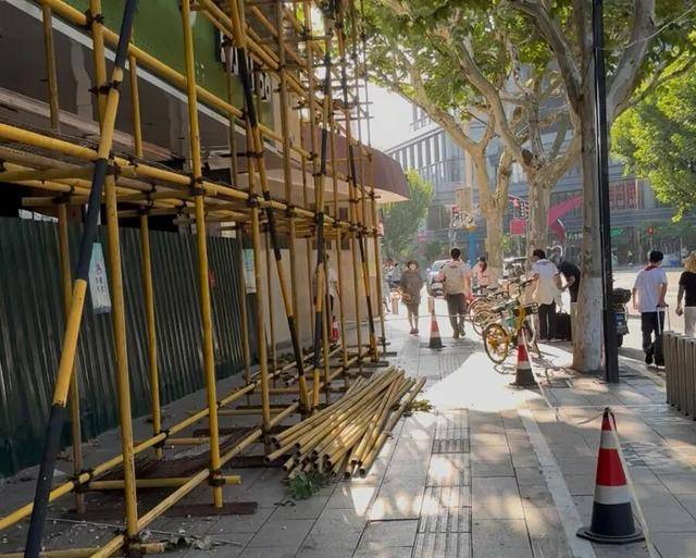事发上海校门口！学生上学像闯关：夹缝中慢慢腾挪<strong></p>
<p>火币交易所</strong>，与非机动车迎面对冲…家长担忧：何时是头