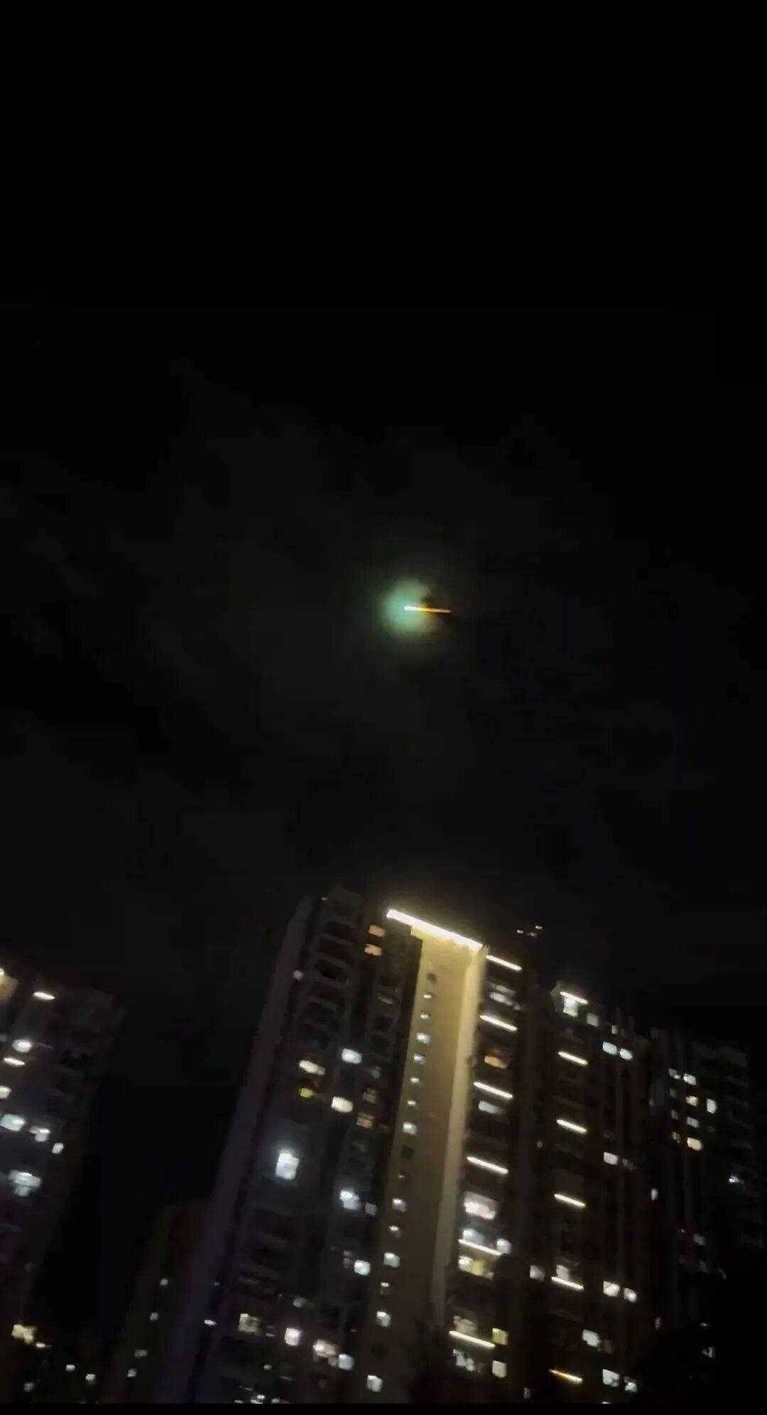 福建多地夜空现不明飞行物<strong></p>
<p>火币交易所</strong>？目击者称速度极快放蓝绿色光芒