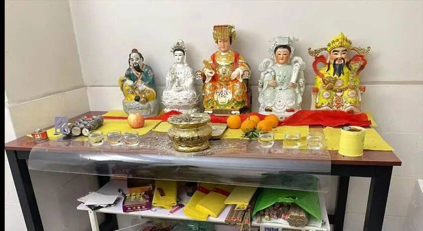 男子自称“玉皇大帝”<strong></p>
<p>币安交易所</strong>，奸淫妇女10人，敛财超500万元