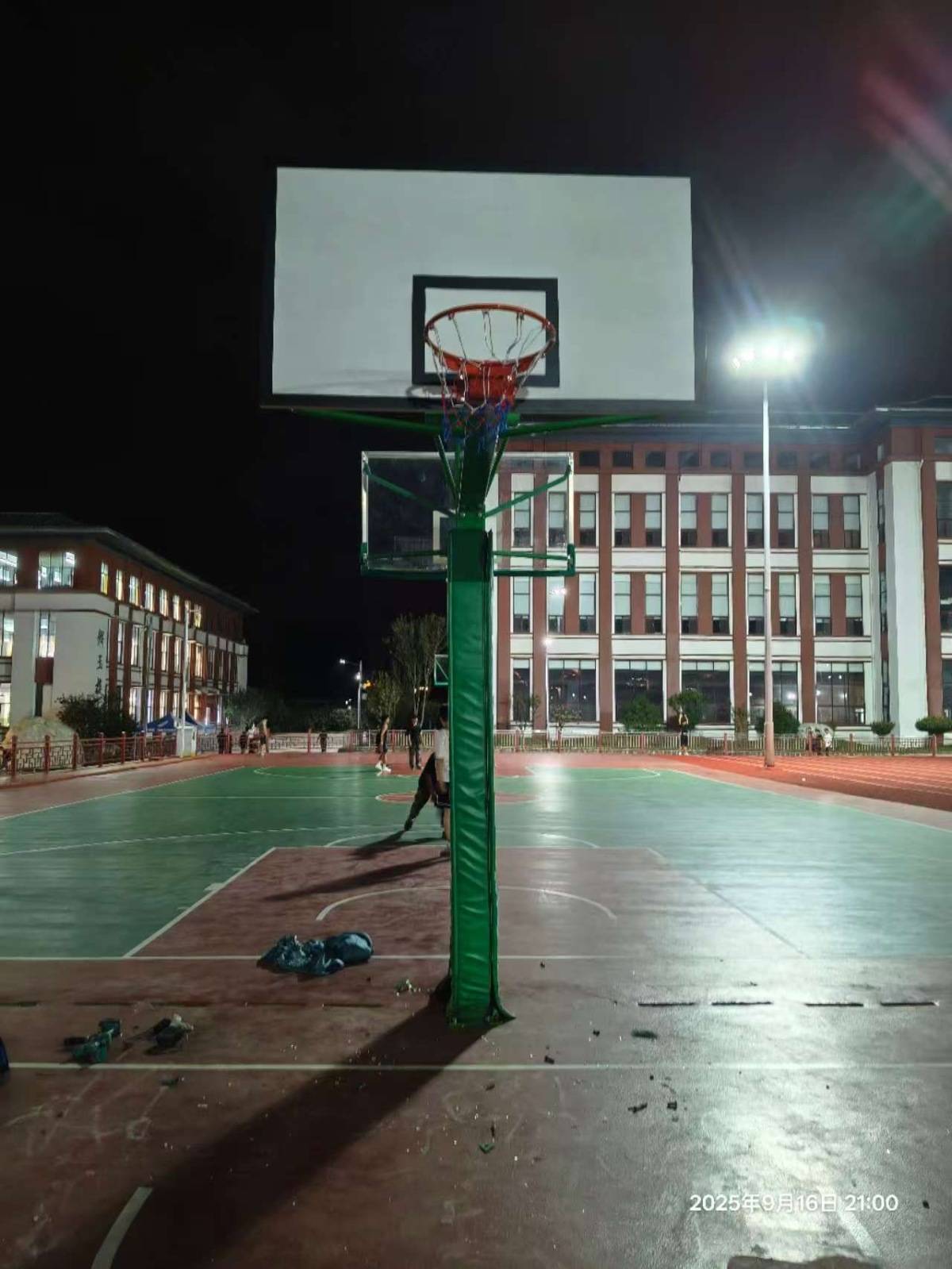 郑州178厘米大学生扣碎篮板<strong></p>
<p>OKEx交易所</strong>，校方：说明弹跳力好！学校出资购买新篮板，已安装好