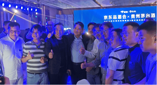 刚刚<strong></p>
<p>OKEx交易所</strong>，刘强东敬了15桌酒：喊话王兴，透露酒旅新动向