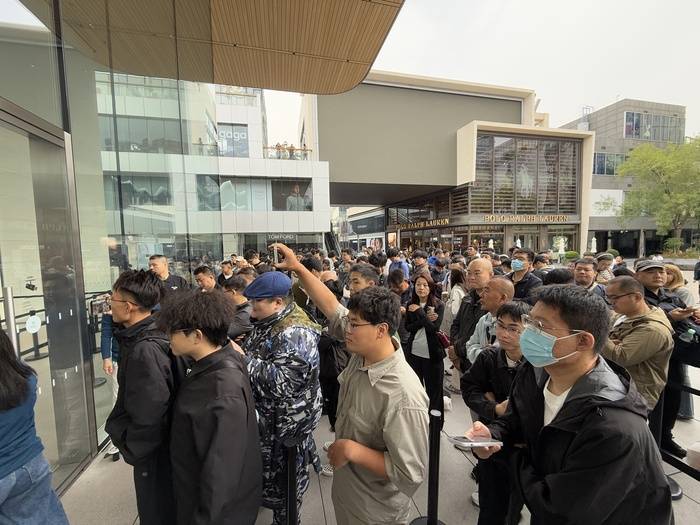 iPhone 17正式开售<strong></p>
<p>BITOP交易所</strong>，橙色Pro Max黄牛最高加价1500元