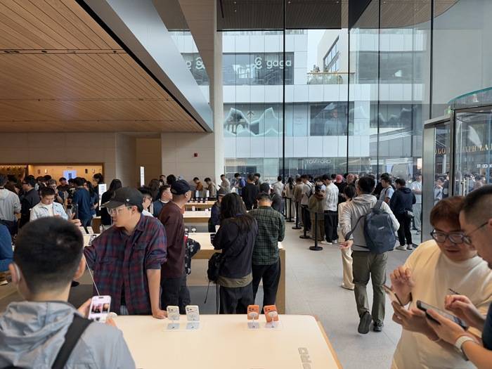 iPhone 17正式开售<strong></p>
<p>BITOP交易所</strong>，橙色Pro Max黄牛最高加价1500元