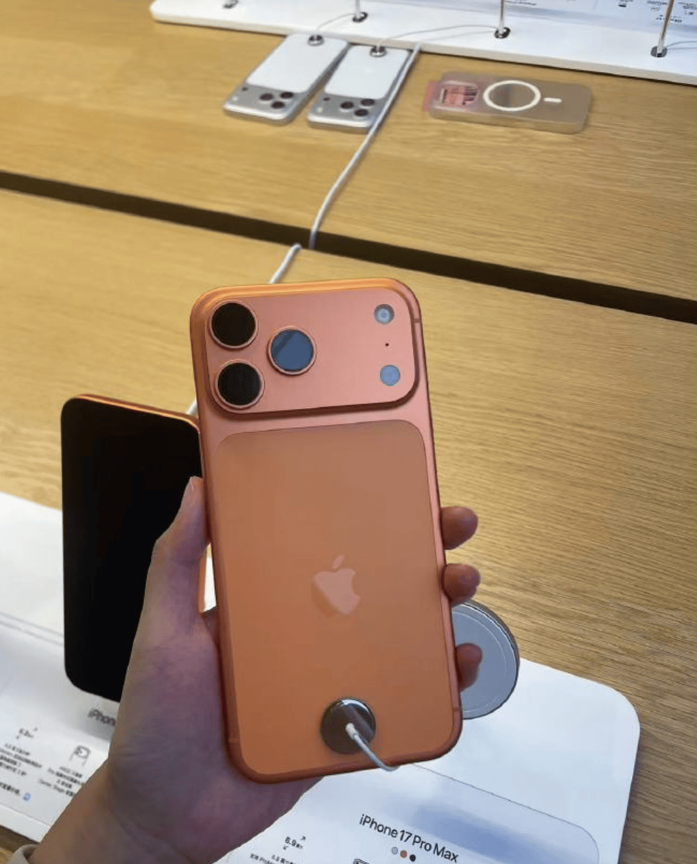 iPhone 17 Pro被黄牛拒收：“卖的人多<strong></p>
<p>BITOP交易所</strong>，货太多了”