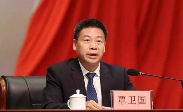 中央批准任省委常委后<strong></p>
<p>BITOP交易所</strong>，他被免去副省长职务