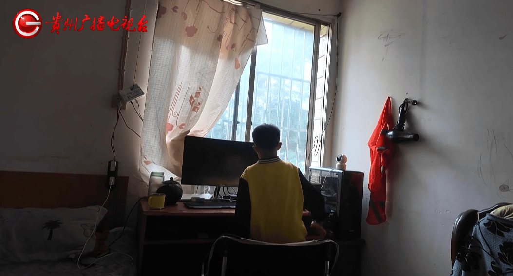 心酸！12岁男孩“独居”贵阳一安置房内<strong></p>
<p>BITOP交易所</strong>，父亲回应：迫于无奈，因为……