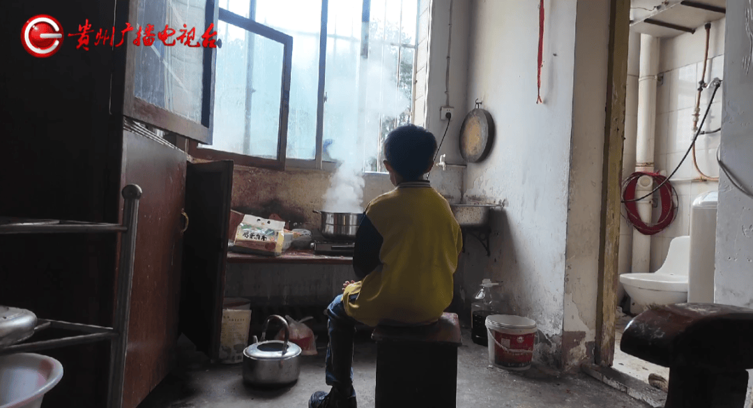 心酸！12岁男孩“独居”贵阳一安置房内<strong></p>
<p>BITOP交易所</strong>，父亲回应：迫于无奈，因为……