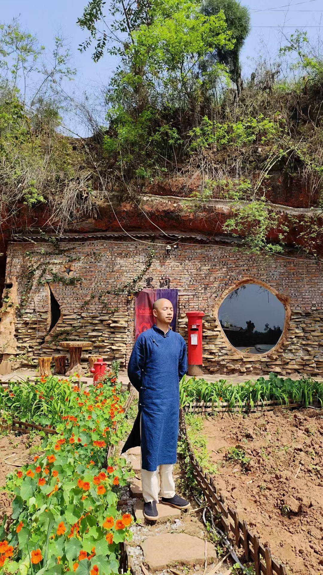 是个人选择还是另有隐情？35岁男子回乡“崖下洞居”惹争议<strong></p>
<p>BITOP交易所</strong>！｜封面深镜