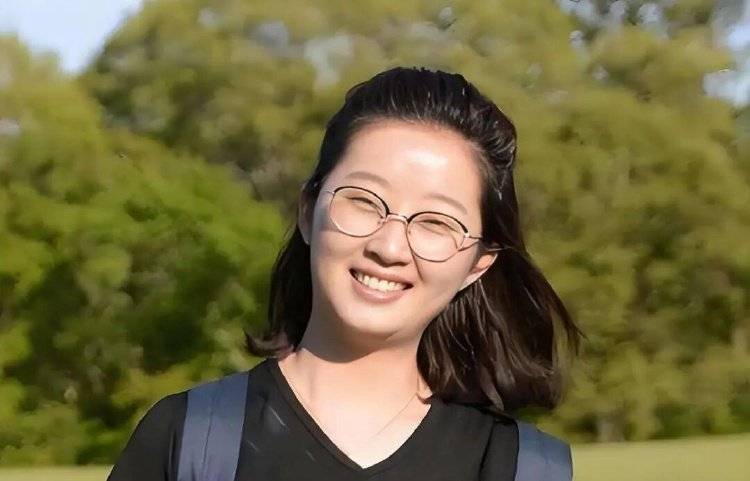 章莹颖男友国庆探望章父并协助直播<strong></p>
<p>泰达币交易所</strong>，网友劝其早点结婚，本人回应