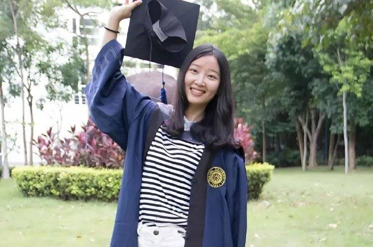 章莹颖男友国庆探望章父并协助直播<strong></p>
<p>泰达币交易所</strong>，网友劝其早点结婚，本人回应