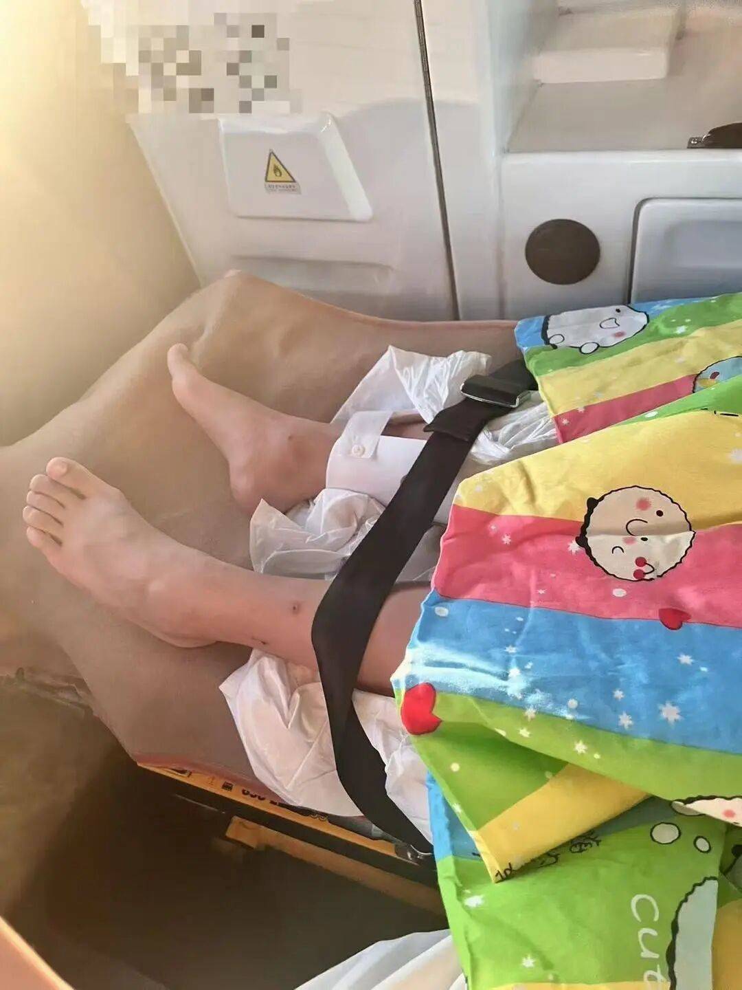 男子火车上铺跌落砸断10岁女孩腿骨<strong></p>
<p>XRP交易所</strong>,回应“失联”称失业讨薪中