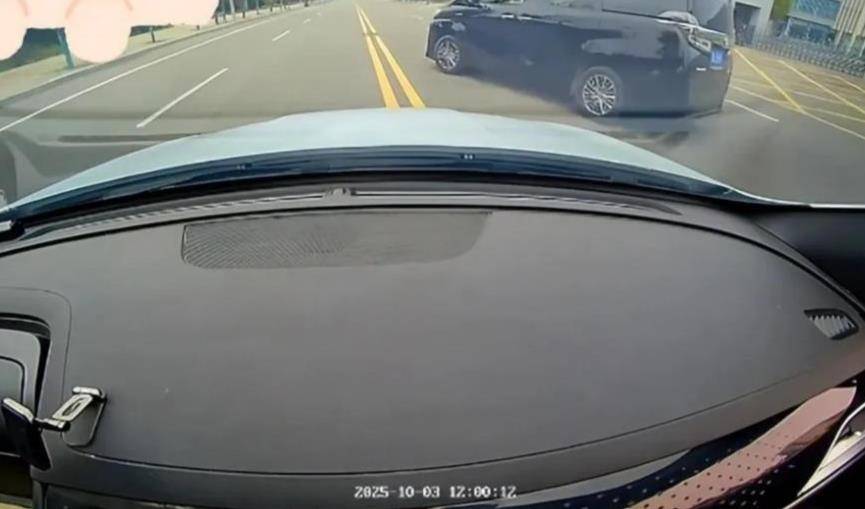 婚庆司机恶意别车后谎称自己是公安人员<strong></p>
<p>XRP交易所</strong>,涉嫌危险驾驶罪被采取刑事强制措施,律师:或被判处拘役并罚款