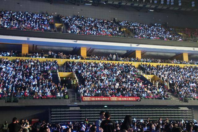 孙楠演唱会超燃舞台<strong></p>
<p>XRP交易所</strong>!郑州万人合唱《红旗飘飘》