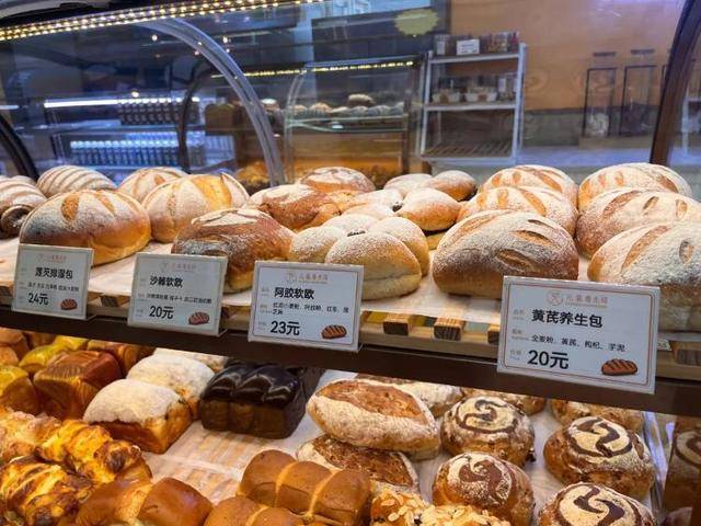 一小时售罄<strong></p>
<p>XRP交易所</strong>！年轻人涌入医院抢面包