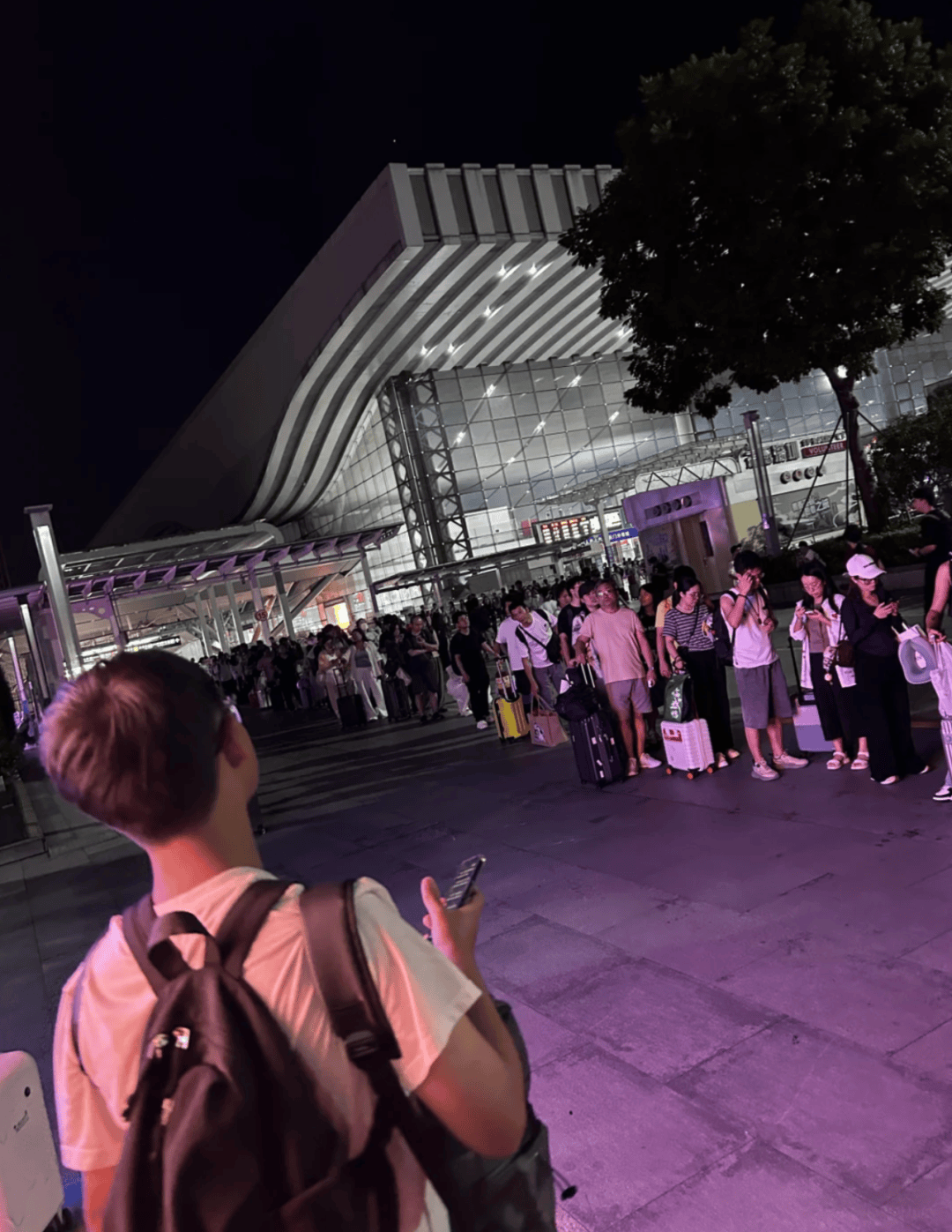 深圳北站凌晨返深被刷爆<strong></p>
<p>瑞波币交易所</strong>！附近叫车超200人？别慌！公交地铁加班护送