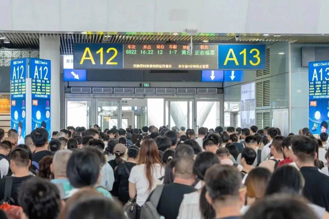 深圳北站凌晨返深被刷爆<strong></p>
<p>瑞波币交易所</strong>！附近叫车超200人？别慌！公交地铁加班护送