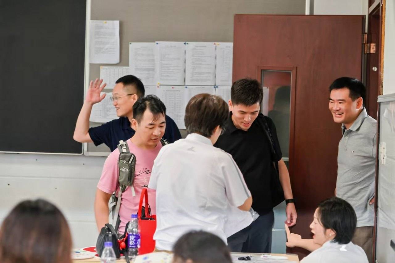 那个让老师骄傲的“调皮”班级!30年同学聚会<strong></p>
<p>DOT交易所</strong>,还伴有一封来自贵州的感谢信