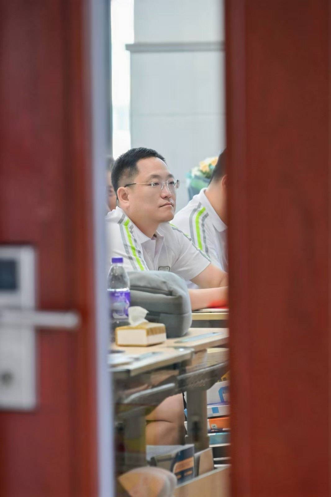 那个让老师骄傲的“调皮”班级!30年同学聚会<strong></p>
<p>DOT交易所</strong>,还伴有一封来自贵州的感谢信