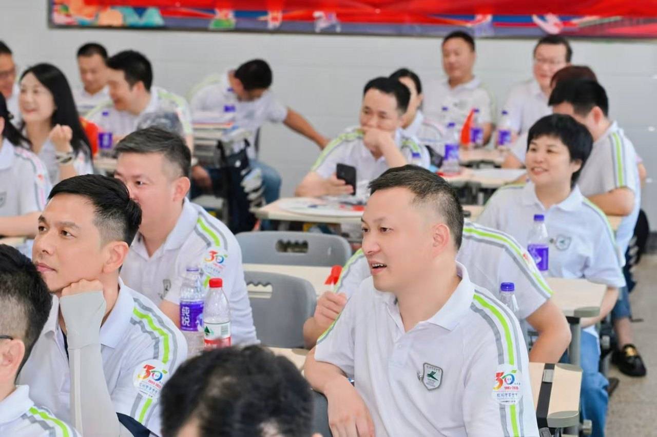 那个让老师骄傲的“调皮”班级!30年同学聚会<strong></p>
<p>DOT交易所</strong>,还伴有一封来自贵州的感谢信