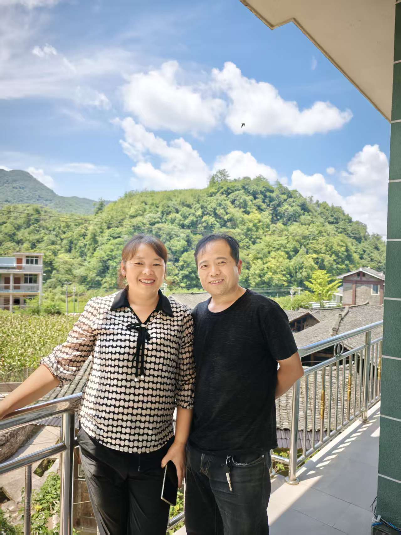 那个让老师骄傲的“调皮”班级!30年同学聚会<strong></p>
<p>DOT交易所</strong>,还伴有一封来自贵州的感谢信