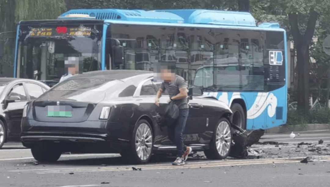 “劳斯莱斯逆行车祸”事件白车家属发声:“丈夫多处骨折!往后日子不知道怎么过”<strong></p>
<p>DOT交易所</strong>,陈震深夜再道歉,并回应“我方律师会全力配合”