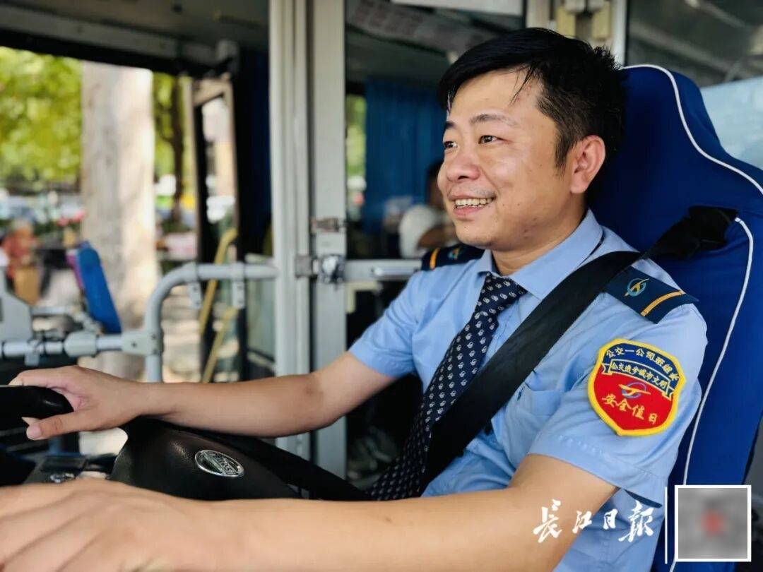 暴增10多倍!武汉这条公交突然火了<strong></p>
<p>波卡币交易所</strong>,大批人赶来坐