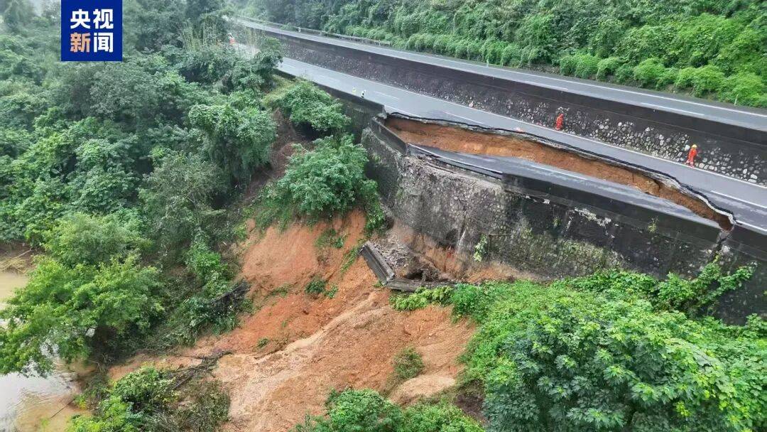 广西百色一高速公路开裂下沉！裂缝长约30米<strong></p>
<p>波卡币交易所</strong>，塌陷处最深超2米