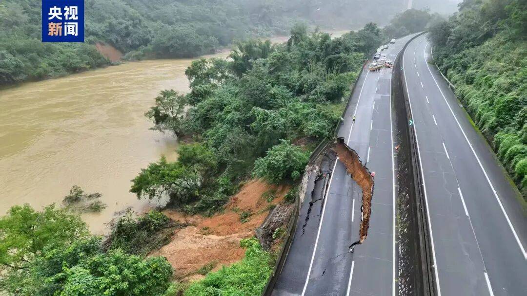 广西百色一高速公路开裂下沉！裂缝长约30米<strong></p>
<p>波卡币交易所</strong>，塌陷处最深超2米