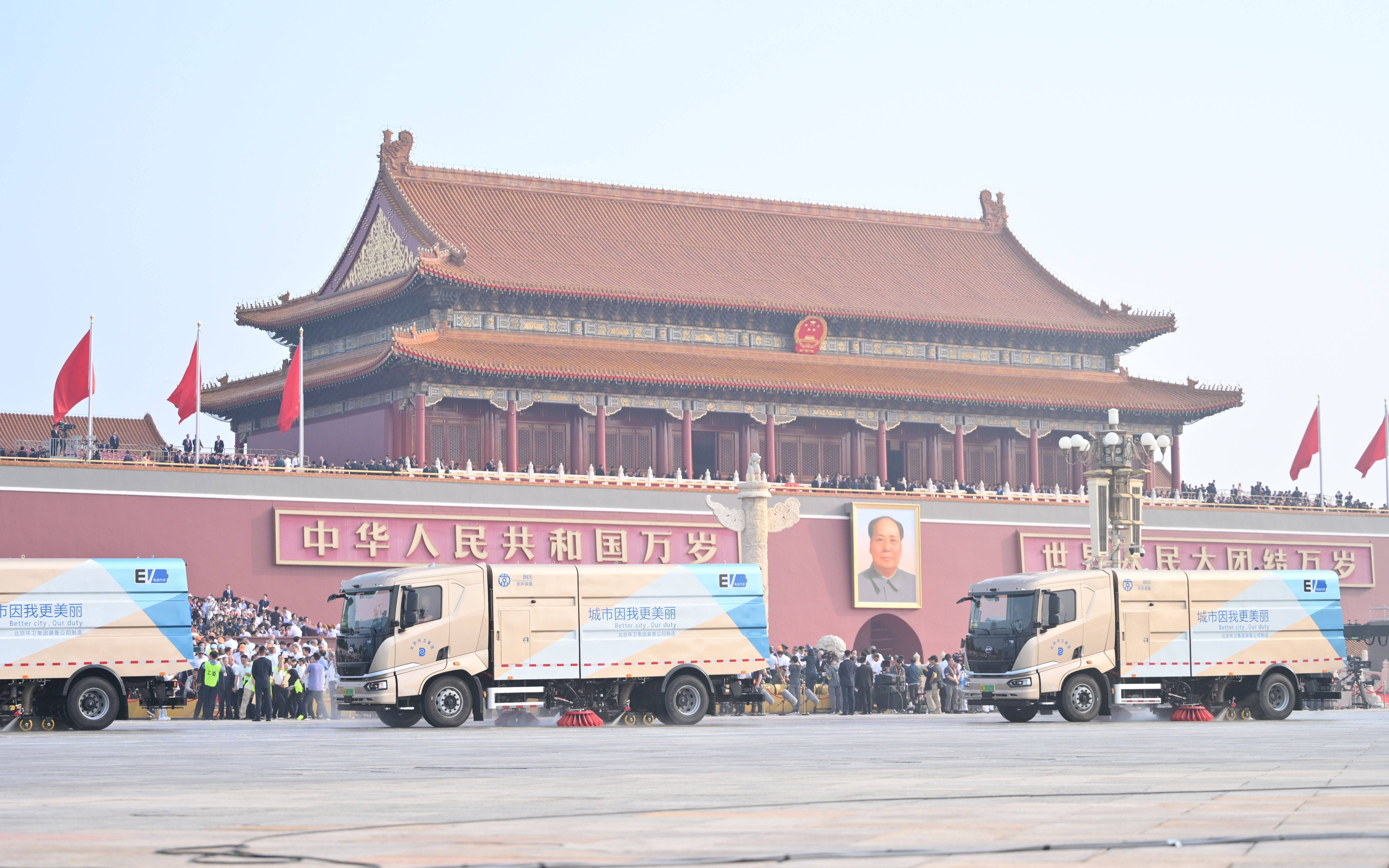 “九三阅兵款”洗扫车已在北京主要城市道路投用