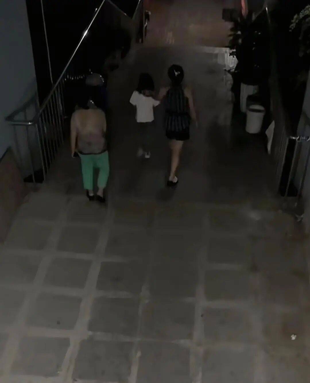 7岁女孩中秋节到同学家玩<strong></p>
<p>币安币交易所</strong>,2天无人来接,警察上门发现,其单亲父亲已在家中离世……