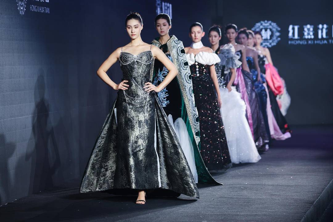 非遗惊艳、萌娃抢镜、大码模特出圈<strong></p>
<p>BNB交易所</strong>!南京国际时尚周看点太密