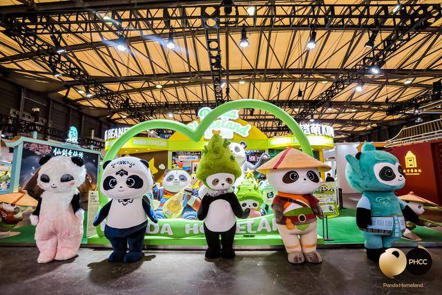 百余款产品闪耀CLE中国授权展 “熊猫家园”产业化成果丰硕