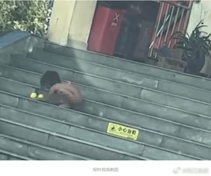 多方回应四川一高速服务区现“野人小孩”：有监护人陪伴，大山里长大的，从小就这样教育，没有违法犯罪情况