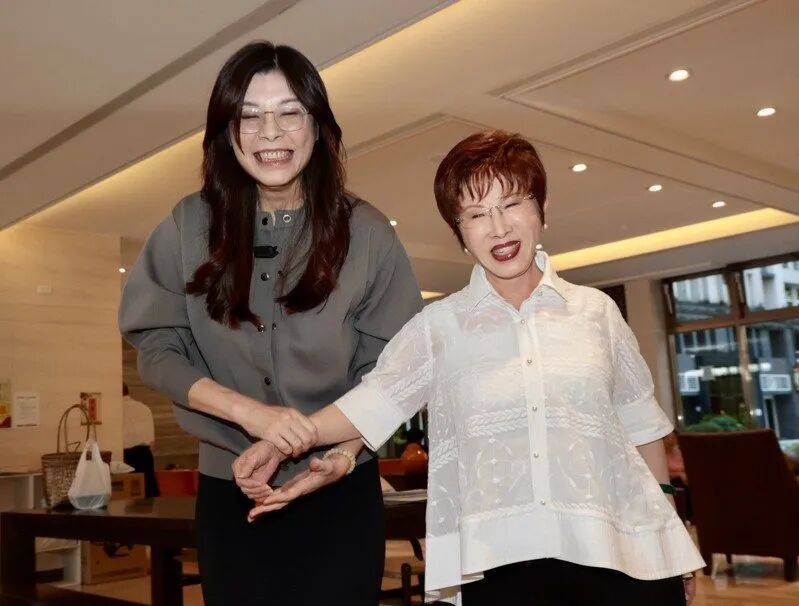 到底支持谁当党主席?当着郑丽文的面<strong></p>
<p>BCH交易所</strong>,洪秀柱说出了自己的答案