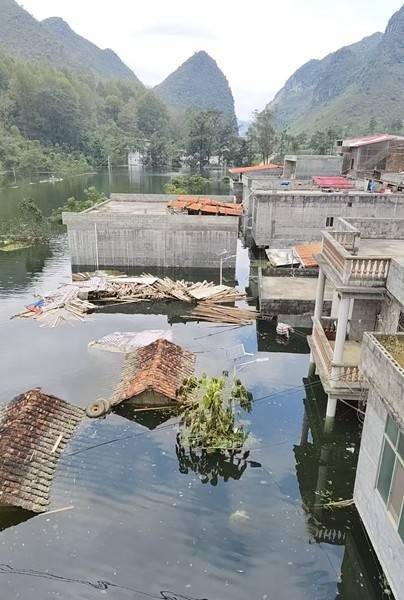 百色多个村庄被困水中已超半月<strong></p>
<p>BCH交易所</strong>,长涝难退为何重演?