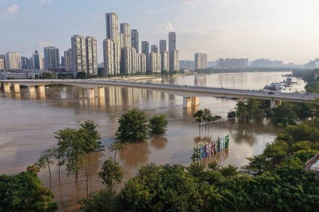 百色多个村庄被困水中已超半月<strong></p>
<p>BCH交易所</strong>,长涝难退为何重演?