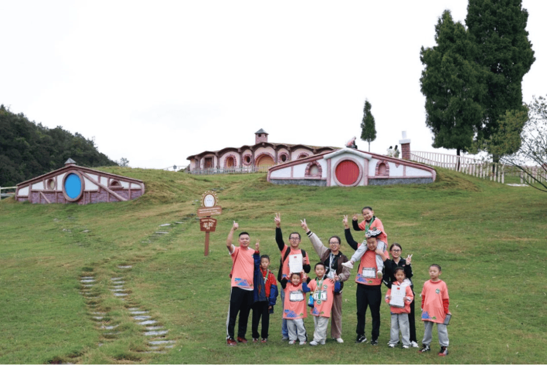 2025“魅力贵州”定向运动系列赛(黔西站)暨2025“营动中国”露营大会(黔西站)在羊驼小镇圆满落幕